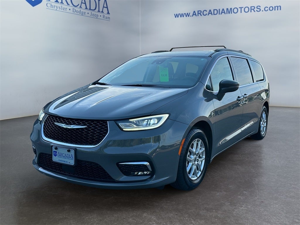 Used 2022 Chrysler Pacifica Touring L with VIN 2C4RC1BG8NR178413 for sale in Arcadia, WI